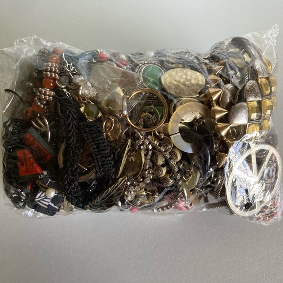 Mystery 3 lb + Fun crafters  jewelry accessories parts Lot Vintage Modern - Picture 2 of 9